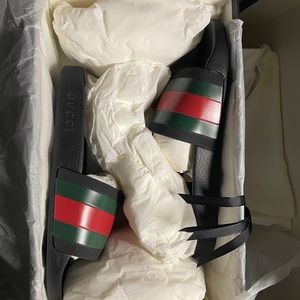 Size 9 men’s Gucci slides
